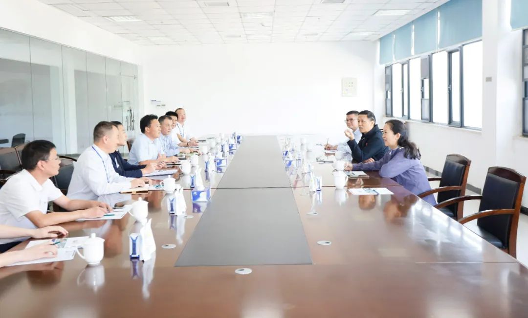 快樂(lè)過(guò)“雙節(jié)”，安全不放假｜河南農(nóng)投集團(tuán)黨委書記、董事長(zhǎng)李曉寰一行蒞臨花花牛乳業(yè)集團(tuán)開展“雙節(jié)”安全生產(chǎn)大檢查活動(dòng)并慰問(wèn)一線職工、