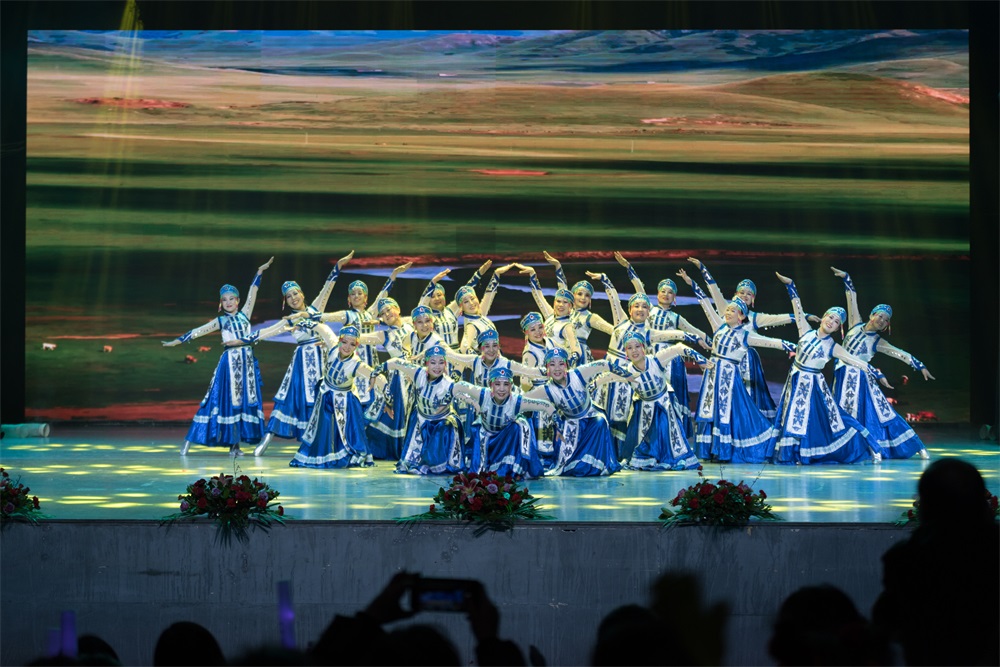 “不忘初心、聚力前行” 花花牛集團2018迎新春聯(lián)歡會隆重舉行