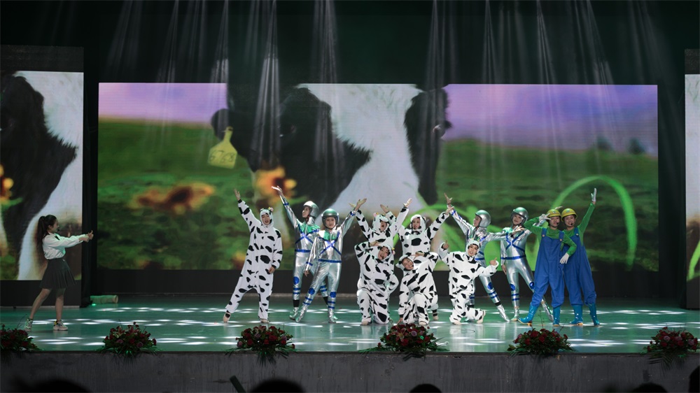 “不忘初心、聚力前行” 花花牛集團2018迎新春聯(lián)歡會隆重舉行