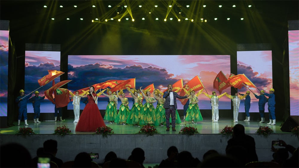 “不忘初心、聚力前行” 花花牛集團2018迎新春聯(lián)歡會隆重舉行